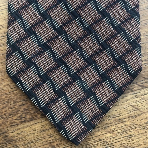 Giorgio Armani Classic Textured Silk Tie - Picture 6 of 8
